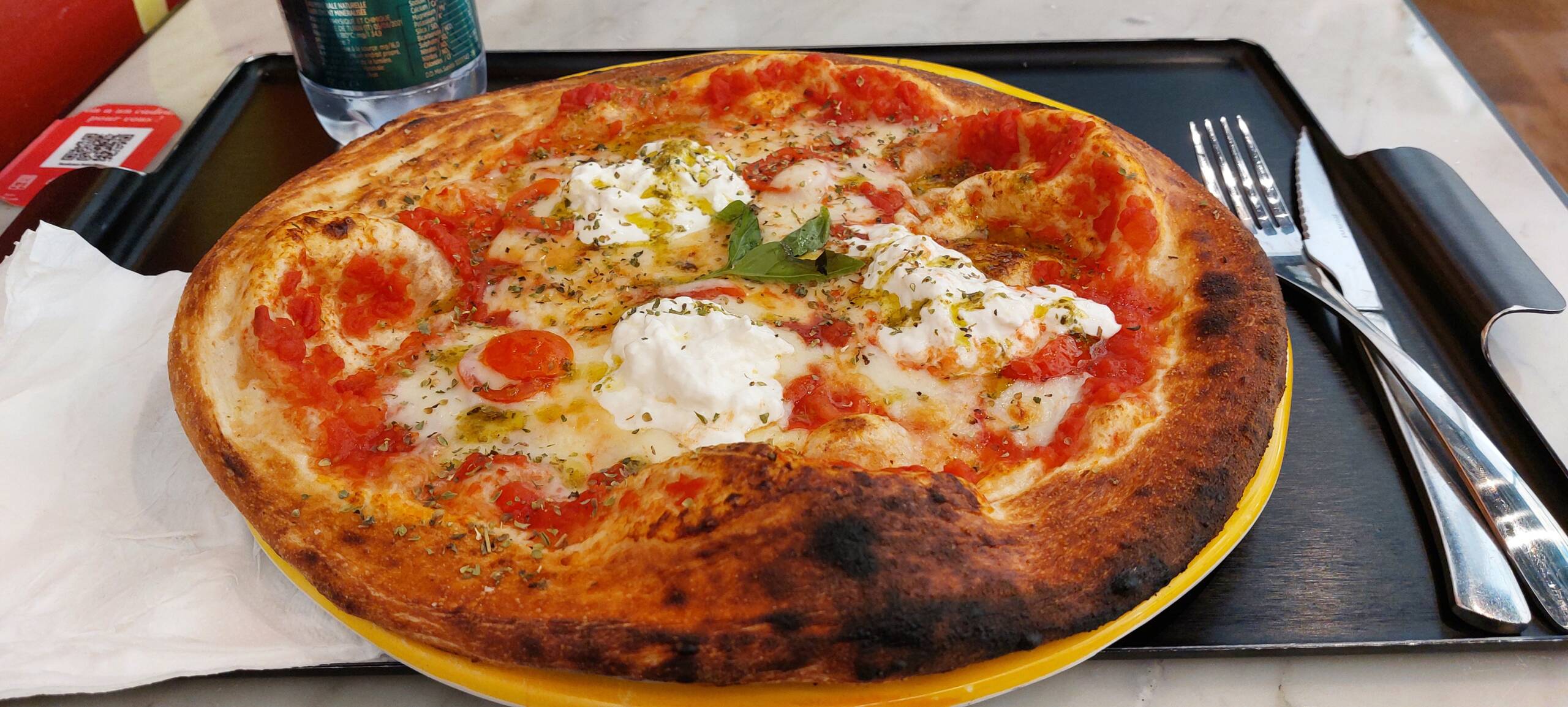 A Feast for the Eyes: The Allure of Freshly Baked Burrata Pizza